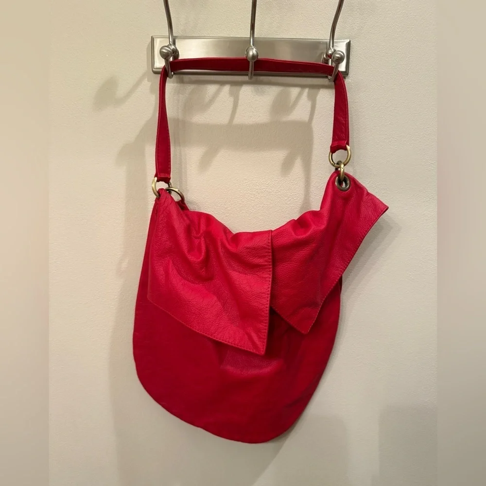 Red Leather Slouchy Shoulder Bag Purse w/Flap Closure Brass Hardware Vintage